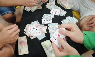 Phá tụ điểm đánh bạc trong thời điểm dịch bệnh Covid-19