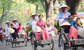 Không chỉ là trang phục, áo dài là một phong cách sống
