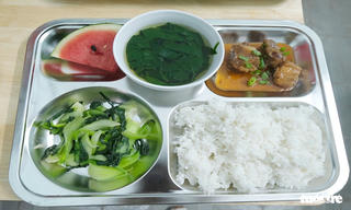 Quán cơm 2 nghìn đồng bán… “những nụ cười”