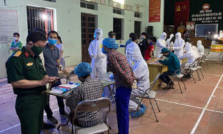 Bắc Ninh quét mã QR tại chốt kiểm dịch, xét nghiệm lần 2 cho người dân Mão Điền