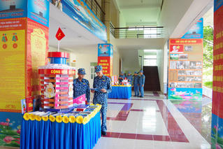 Đọc sách trong lòng biển - Thói quen nuôi dưỡng tinh thần của thủy thủ tàu ngầm