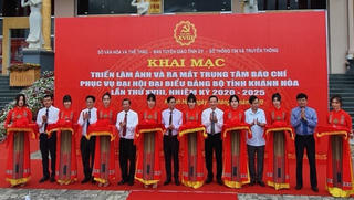 Khánh Hòa khai mạc Triển lãm ảnh và ra mắt Trung tâm Báo chí phục vụ Đại hội đại biểu Đảng bộ tỉnh lần thứ XVIII