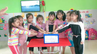 Cô, trò trường mần non Lam Thuyên chung tay ủng hộ đồng bào miền Trung