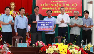 Đảng ủy Khối các cơ quan Trung ương hỗ trợ đồng bào thiệt hại do bão, lũ ở Phú Yên