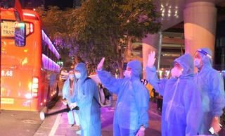 Ấm lòng 'Chuyến xe yêu thương' đưa 500 sinh viên Khánh Hòa về quê