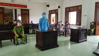 Châm lửa đốt nhà bạn khiến 4 người bỏng nặng