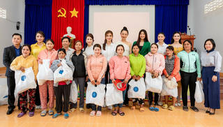 Ban Tổ chức Cuộc thi Hoa hậu Du lịch Biển Việt Nam 2022 trao tặng 200 phần quà cho đồng bào dân tộc thiểu số ở Khánh Hòa