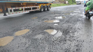 Đề nghị ban bố tình trạng khẩn cấp về thiên tai do hư hỏng đường sá ở Phú Yên