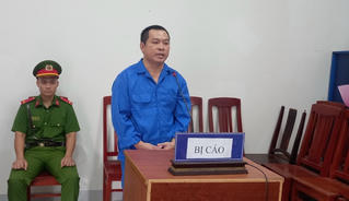 Bực tức vì anh trai chê "sợ vợ", người em đâm anh trọng thương