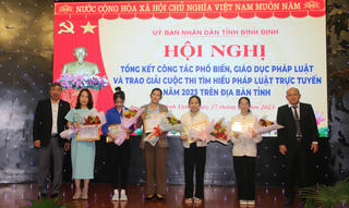 Trao giải cuộc thi Tìm hiểu pháp luật trực tuyến năm 2023 trên địa bàn tỉnh Bình Định