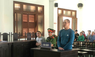 Lãnh án chung thân vì đâm chết bạn do không chịu vào hát karaoke 