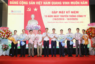 Tân cảng miền Trung đón nhận bằng khen của Bộ Quốc phòng và UBND tỉnh Bình Định trong kỷ niệm 15 năm ngày thành lập