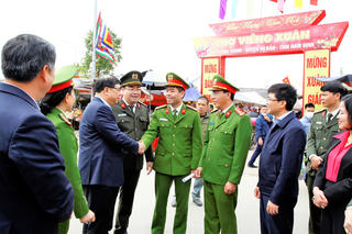 Bí thư tỉnh ủy Nam Định kiểm tra công tác tổ chức hội chợ Viềng tại Vụ Bản