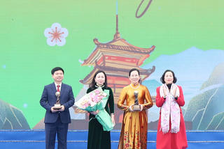 Phó Chủ tịch Quốc hội Nguyễn Thị Thanh dự Lễ khai hội chùa Tam Chúc