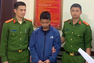 Tạm giữ đối tượng đốt pháo tự chế nhằm gây rối