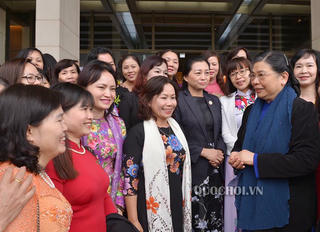 Giải quyết chính sách lao động nữ  trong quá trình tái cấu trúc nền kinh tế, cấu trúc lại doanh nghiệp