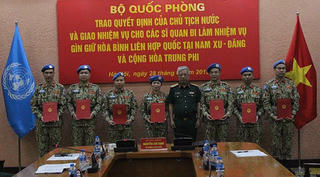 Bộ Quốc phòng trao quyết định của Chủ tịch nước cho 7 sĩ quan đi làm nhiệm vụ gìn giữ hòa bình Liên hợp quốc