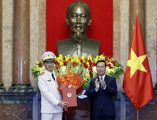 Chủ tịch nước Võ Văn Thưởng trao Quyết định thăng cấp bậc hàm Thượng tướng cho Thứ trưởng Bộ Công an Nguyễn Duy Ngọc