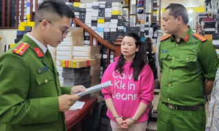 Đường dây bán điện thoại giả lừa 7.000 bị hại, chiếm đoạt hơn 90 tỉ đồng