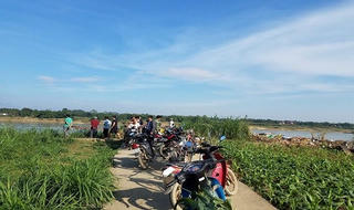 Phú Thọ: “Hỗn chiến” trên sông Lô, hàng trăm người dân bắt giữ tàu “cát tặc“
