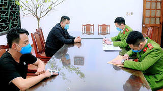 Tạm giữ tài xế đánh cán bộ ở chốt phòng dịch