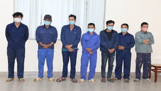 500 cảnh sát phá đường dây làm giả hàng triệu lít xăng, thu giữ hơn 100 tỷ đồng tiền mặt