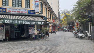 Khu phố cổ Hà Nội tĩnh lặng, hàng quán đóng cửa phòng dịch Covid-19