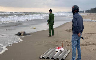 Phát hiện thi thể nghi là người nước ngoài trôi dạt vào bãi biển Đại Tiến