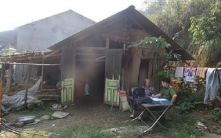 Điều tra nguyên nhân tử vong của 2 người đàn ông sau khi uống rượu tự ngâm