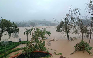 Vỡ bờ bao đê ở huyện Tiên Yên, Quảng Ninh