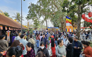 Cán bộ, công chức, viên chức và người lao động không được đi lễ hội trong giờ hành chính