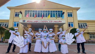 Bệnh viện Dã chiến Quảng Bình tiếp nhận điều trị 4 bệnh nhân COVID-19 từ Bệnh viện Trung ương Huế