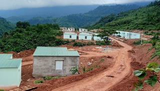 Bàn giao 103 nhà tái định cư trước mùa mưa bão cho người dân Quảng Bình