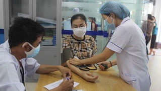 Quảng Trị: Nữ sinh lớp 12 tử vong sau 7 ngày tiêm vaccine COVID-19