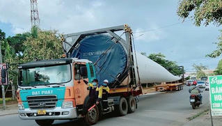 Phát hiện nam sinh lớp 6 bị cháy đen bên cột truyền tải điện gió ở Quảng Trị