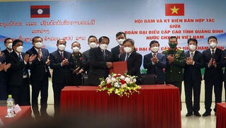 Hai tỉnh Quảng Bình - Khăm Muộn Hội đàm và ký Biên bản hợp tác