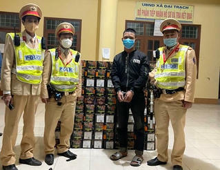 Quảng Bình: Bắt hai đối tượng vận chuyển 130 kg pháo hoa nổ trái phép