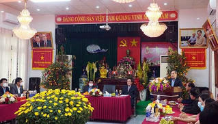Lãnh đạo tỉnh Quảng Bình thăm, tặng quà các đơn vị, doanh nghiệp đầu Xuân
