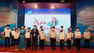 Quảng Bình: Ấm áp chương trình “Mẹ đỡ đầu- Kết nối yêu thương”