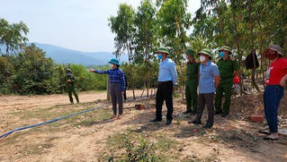 Lãnh đạo huyện Quảng Trạch đi chỉ đạo trực tiếp sau phản ánh của Báo Pháp Luật Việt Nam