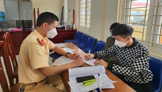 Xử lý nghiêm hành vi lạng lách, đánh võng phản cảm lan truyền trên mạng xã hội