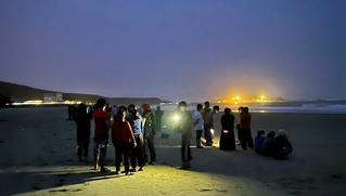 Quảng Bình: 4 học sinh rủ nhau đi tắm biển, 1 em bị nước cuốn trôi mất tích