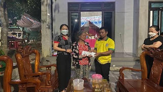 Đau lòng bé gái ngã xuống khe nước cạnh nhà tử vong