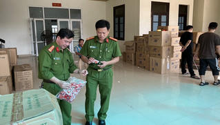 Công an Quảng Bình bắt giữ nhiều hàng hóa không có hóa đơn chứng từ