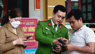 Công an Quảng Bình bám bản giúp dân giữ vững sự bình yên biên giới