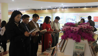 Triển lãm sách và ảnh về Trung tướng Đồng Sỹ Nguyên