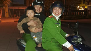 Công an thành phố Đồng Hới tìm thấy cháu bé 5 tuổi đi lạc trong đêm 