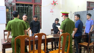 Cán bộ văn thư trường THPT ở Quảng Bình giả chữ ký để nâng điểm làm hồ sơ du học