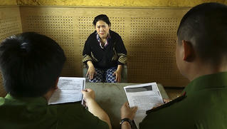 Đợi thi hành 16 năm tù, nữ quái vẫn "giăng bẫy" lừa đảo