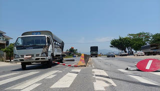 Va chạm với xe tải, xe ô tô tập lái quay đầu 180 độ